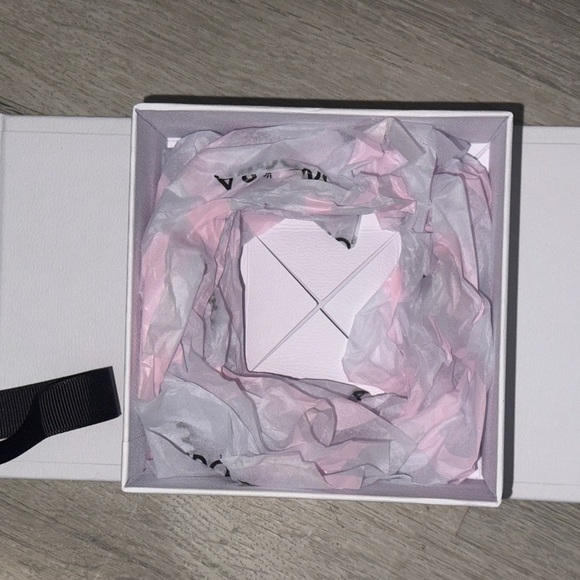 2/$15 Pandora White Gift Box with Black Ribbon - Picture 4 of 6